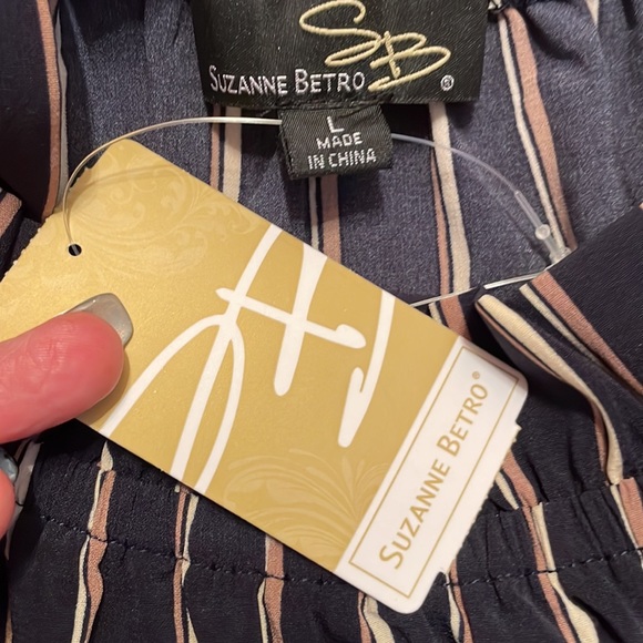 Super fun, off the shoulder blouse. NWT - Picture 2 of 4